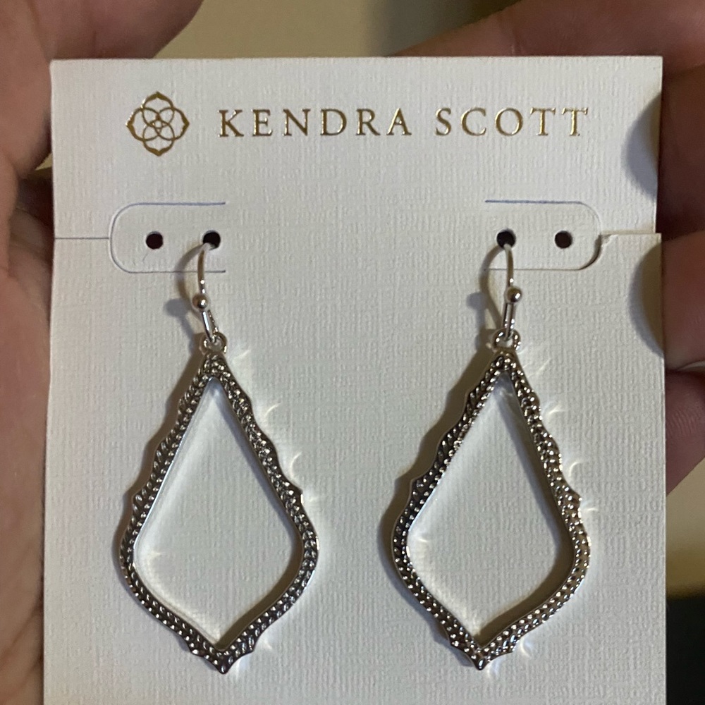 NWOT Sophia Earrings Kendra Scott